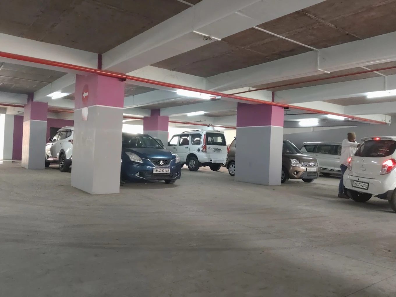Saraswati Talkies Parking, photo 2